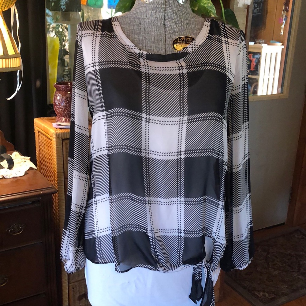 Ladies size M black and white sheer blouse from Belle sky